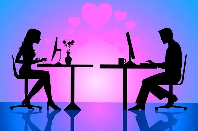 How to Start and Maintain a Healthy Online Relationship - Friendship Lamps